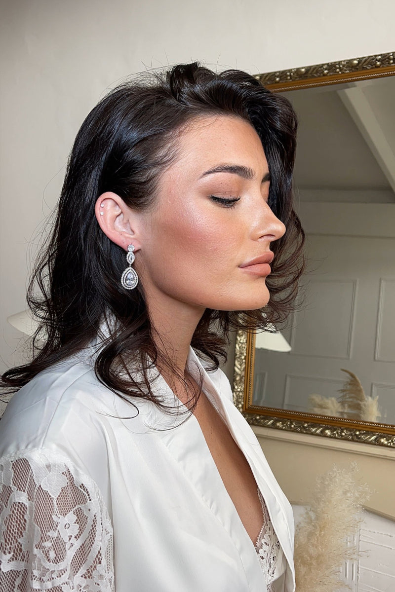 MADY  CRYSTAL TEAR DROP EARRINGS